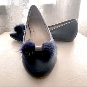 Hush puppy women’s flats.